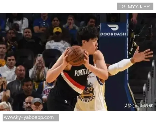 迈阿密球迷与杨瀚森偶遇合影网友呼吁保护他避免网络暴力